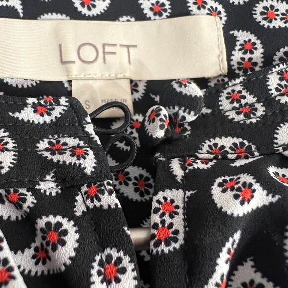 LOFT Paisley Blouse Womens Small Black White Red Long Sleeve Keyhole Neck Top - Picture 3 of 5
